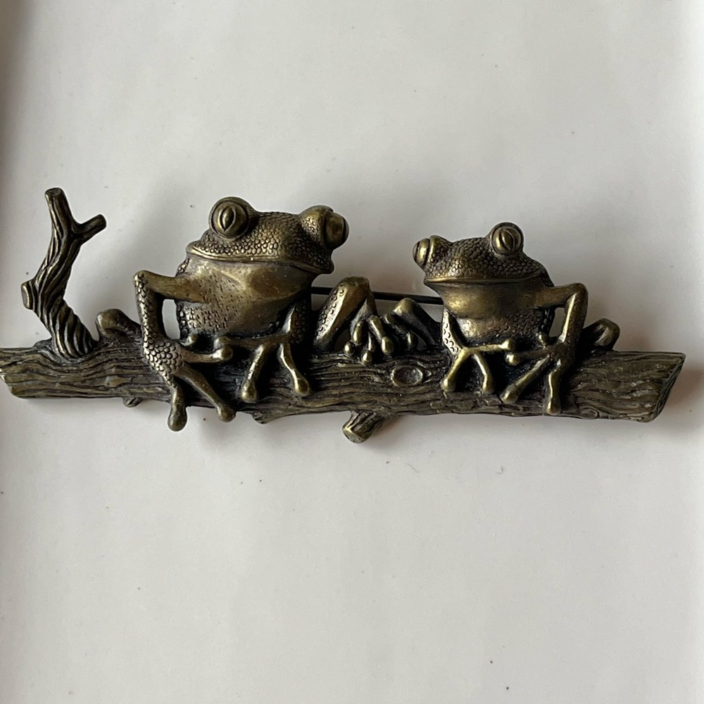 Jonette Jewelry 2 Frogs On A Log Two Toned Pewter Brooch Vintage